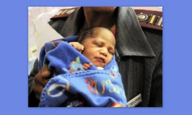 Δίδυμα βρέθηκαν σε κάδο γεμάτο νερό αλλά δυστυχώς επέζησε μόνο το ένα!