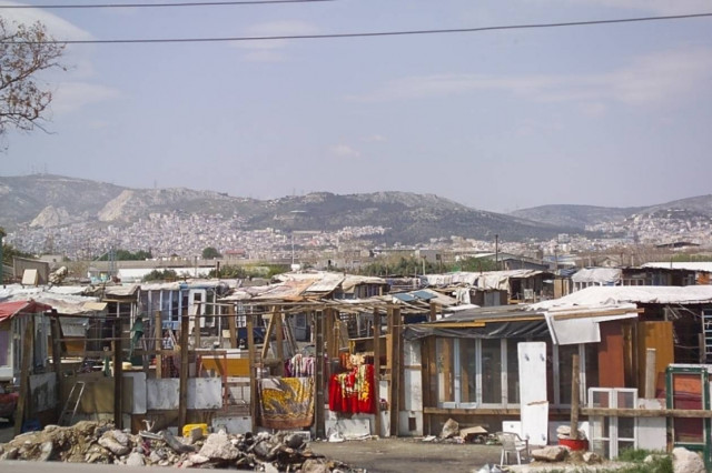 Πήραν δάνεια, δεν έφυγαν από τον καταυλισμό...και αθώωθηκαν