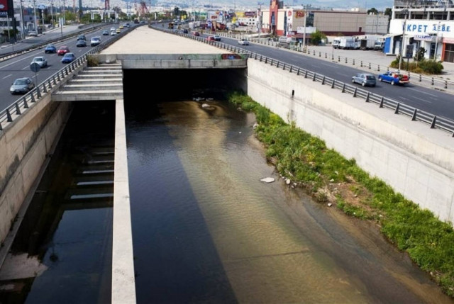 Ρύπανση από αγωγό στις εκβολές του Κηφισού ποταμού