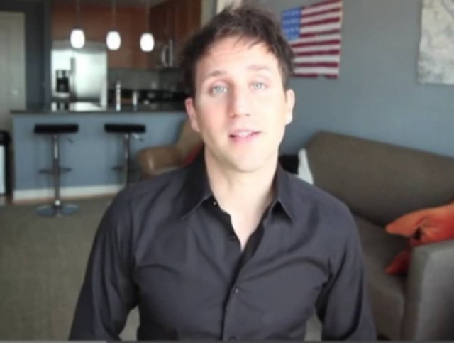 Ένας πραγματικός ήρωας που χρησιμοποιεί την αναπηρία του με χιούμορ