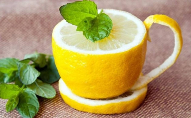 Διατροφή: 5 καλοί λόγοι να πιείτε νερό με λεμόνι