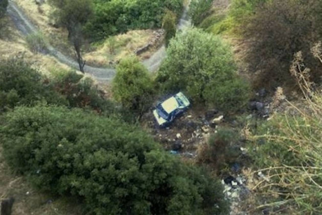 Αυτοκίνητο έπεσε στο γκρεμό-Δυο οι νεκροί