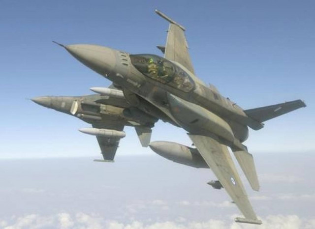 Εντυπωσιακή πρόβα αεροσκαφών F16 στον ουρανό της Θεσσαλονίκης (Βίντεο)