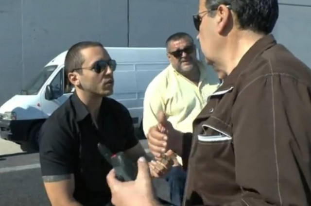 Χ.Α.:Χούντα Βενιζέλου-Σαμαρά-«Απαγορεύεται η διανομή φυλλαδίων» (vid)