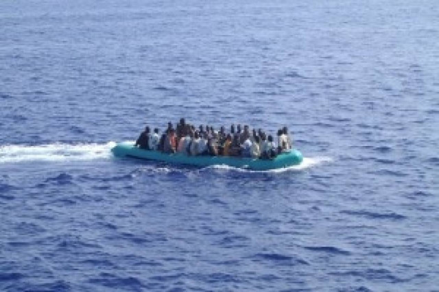 Διασώθηκαν εκατοντάδες μετανάστες νότια της Σικελίας