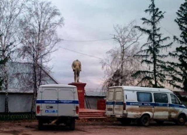 Για παλιοσίδερα το κεφάλι του Λένιν;