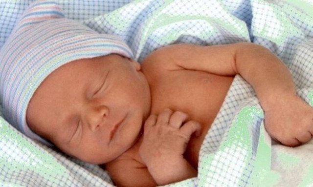 Βρέφος πέθανε επειδή η μητέρα του το άφησε μόνο του για 9 ημέρες