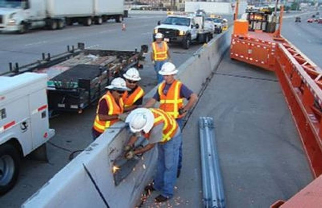 ΥΠΕΡΓ: Η κρίση δημιουργεί πρόσθετο κίνδυνο στην υγεία των εργαζομένων