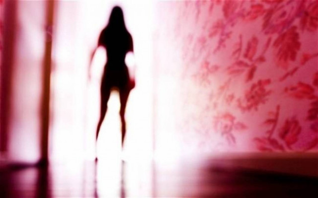 ΣΕΞΟΥΑΛΙΚΟ ΟΡΓΙΟ: Την «χόρεψαν» στα αποδυτήρια και την απέλυσαν