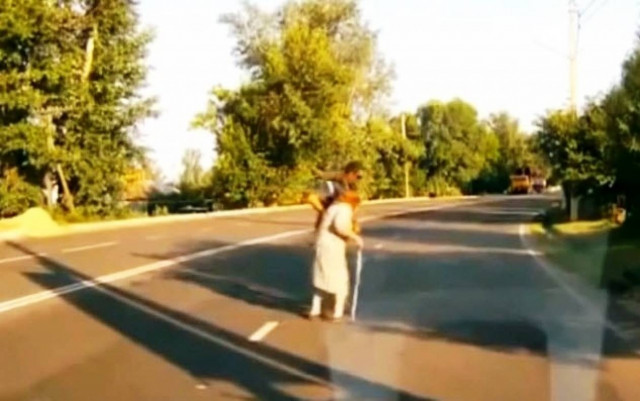 Είναι γεγονός! Υπάρχουν και καλοί οδηγοί στη Ρωσία! (βίντεο)