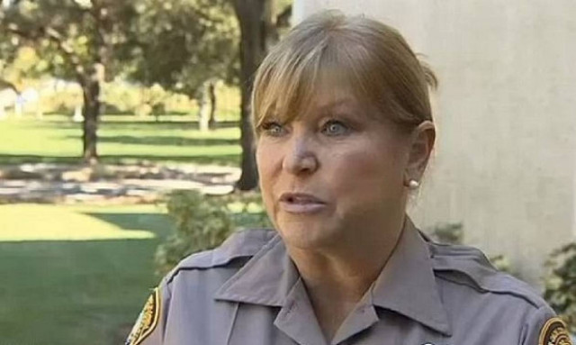 Αστυνομικός άφησε ελεύθερη μητέρα που έκλεψε για να φάνε τα παιδιά της