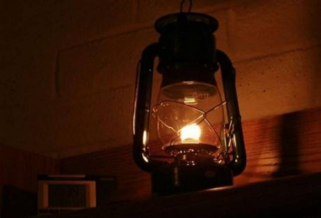 Έλεος: Στο σκοτάδι οικογένεια από το 2010!