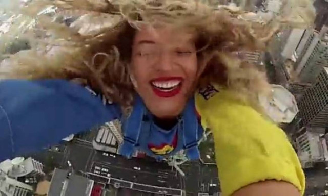 Ατρόμητη η Beyonce: Δείτε βίντεο να πηδάει από κτίριο ύψους 192 μέτρων