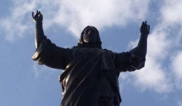 Αγαλμα του Χριστού στη Συρία - σύμβολο ελπίδας!