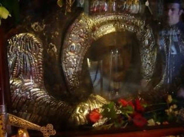 Θαύμα: Δάκρυσε η εικόνα του Ταξιάρχη στην Ρόδο (βίντεο)!