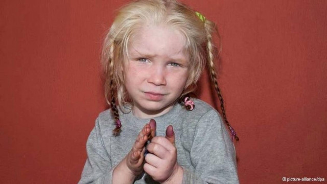 Spiegel: «Ξανθιά, γαλανομάτα, θύμα απαγωγής;»