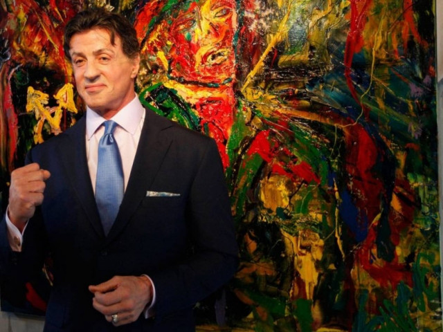 Ο Σταλόνε παρουσιάζει τα έργα... ζωγραφικής του στην Αγία Πετρούπολη!