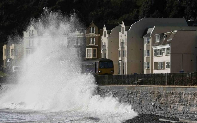 Φονική κακοκαιρία πλήττει τη δυτική Ευρώπη
