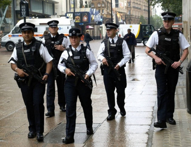 Μ. Βρετανία: Σύλληψη πέντε ατόμων για τρομοκρατία
