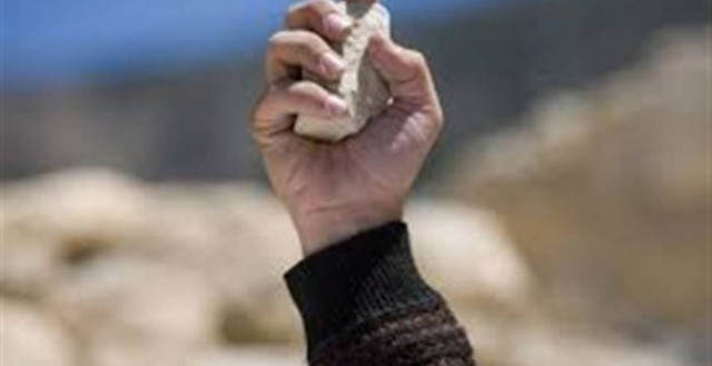 Χωρικοί λιθοβόλησαν ύποπτο βομβιστικής επίθεσης στο Αφγανιστάν