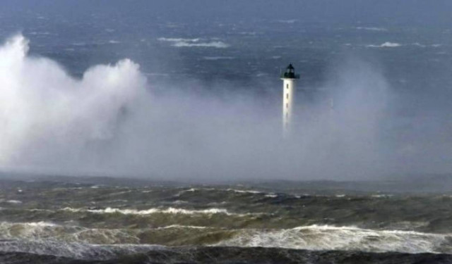 Πολύνεκρο το χτύπημα της κακοκαιρίας στη βόρεια Ευρώπη