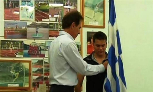 Λέσβος: Συγκίνηση και περηφάνια για τον τυφλό σημαιοφόρο