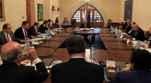 Δημοσκόπηση: Αβεβαιότητα εκφράζουν οι πολίτες για το κυπριακό