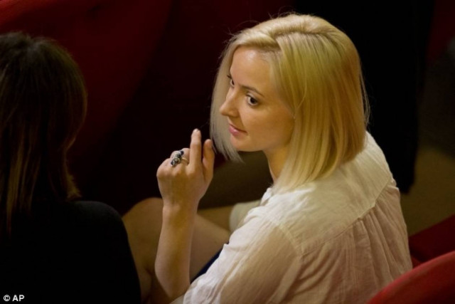 Η Μολδαβή χορεύτρια του Costa Concordia είχε σχέση με τον καπετάνιο