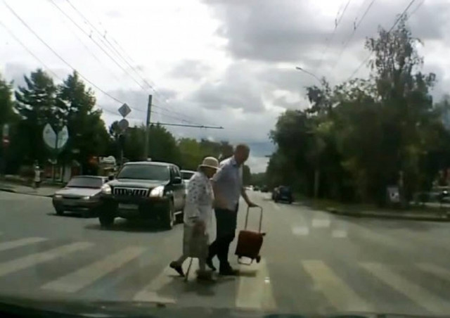 Ο μύθος καταρρίφθηκε! Υπάρχουν ευσυνείδητοι οδηγοί στη Ρωσία! (video)