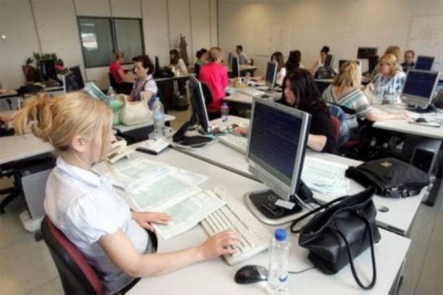 Μείωση δημοσίων υπαλλήλων κατά 4.500 άτομα μέχρι το 2016