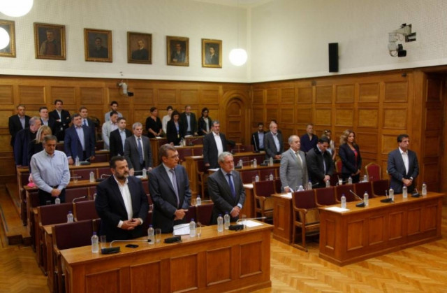 Βουλευτές ΠΑΣΟΚ για ενιαίο φόρο ακινήτων: «Να το πάρει πίσω»