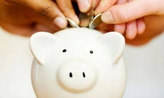 Σήμερα η παγκόσμια μερα αποταμίευσης.Μοιράζουν κουμπαράδες στα σχολεία