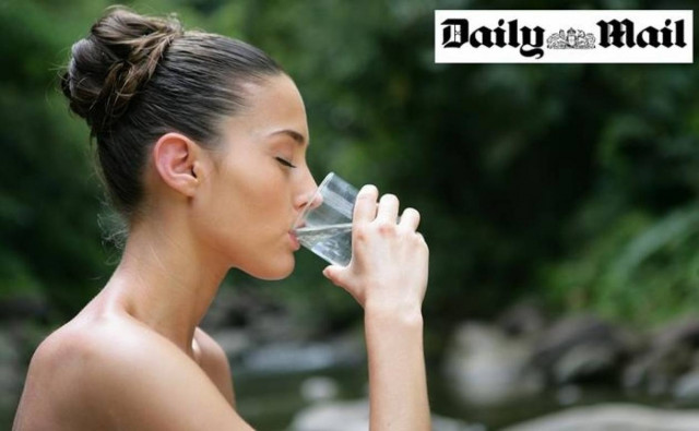 Ομορφιά: Το νερό «κόβει» 10 χρόνια από το πρόσωπο!