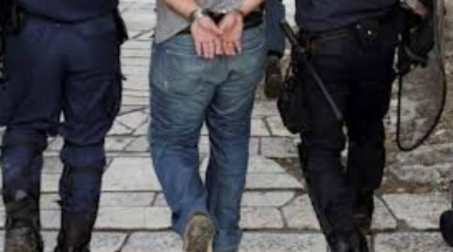 Βόλος: Έψαχναν τον... θησαυρό στην παραλία