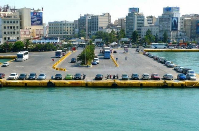 Τροχαίο με τραυματία έναν 70χρονο στο λιμάνι του Πειραιά