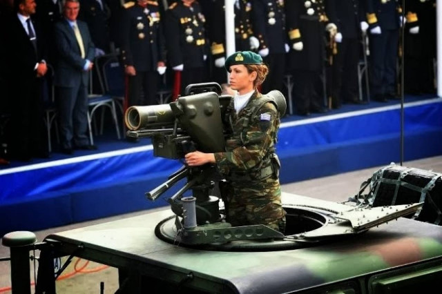 Η Ανθυπολοχαγός των Καταδρομών στη Bild και Spiegel