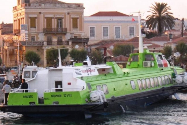 Βλάβη στη μηχανή για "ιπτάμενο δελφίνι"