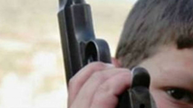 ΣΟΚ: Δεκατριάχρονος σκότωσε τον ναζιστή πατέρα του ενώ κοιμόταν