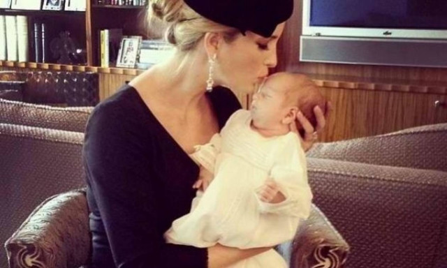 Ι.Τραμπ: Έντυσε το αγοράκι της με φόρεμα σαν του πρίγκιπα Γεώργιου