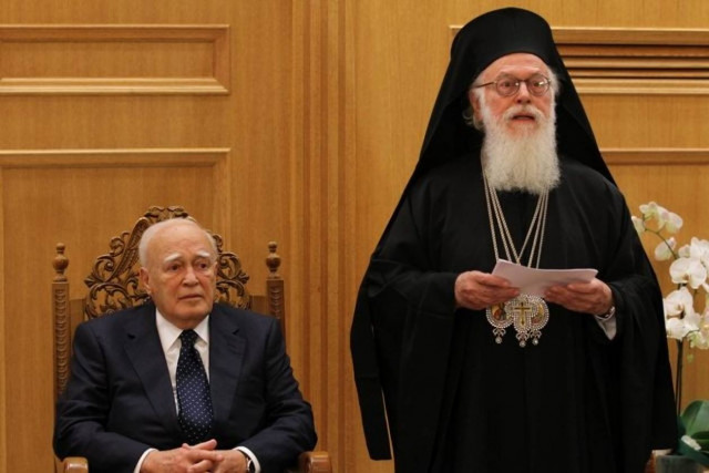 Στην Αλβανία για επίσημη επίσκεψη ο Κάρολος Παπούλιας