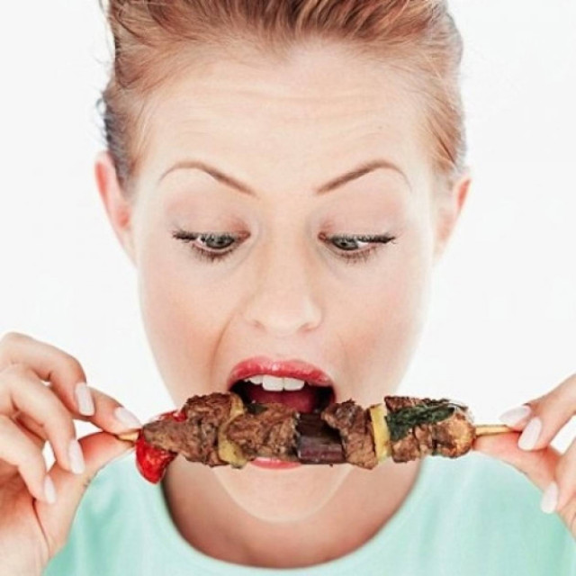 Το πιο σημαντικό «κόλπο» για να τρώτε χωρίς υπερβολές