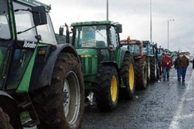 Στους δρόμους με τα τρακτέρ οι αγρότες της Κρήτης