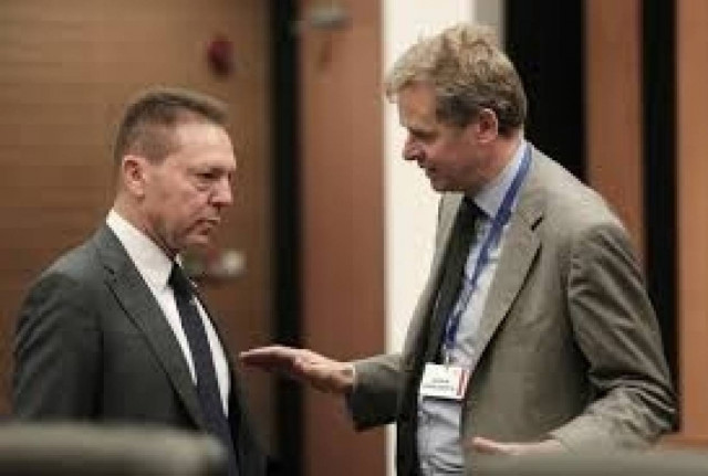 Σκληρό παζάρι με την τρόικα για τα νέα μέτρα