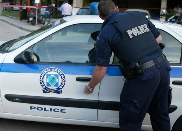 Σπείρα έβγαζε μετανάστες από τη χώρα