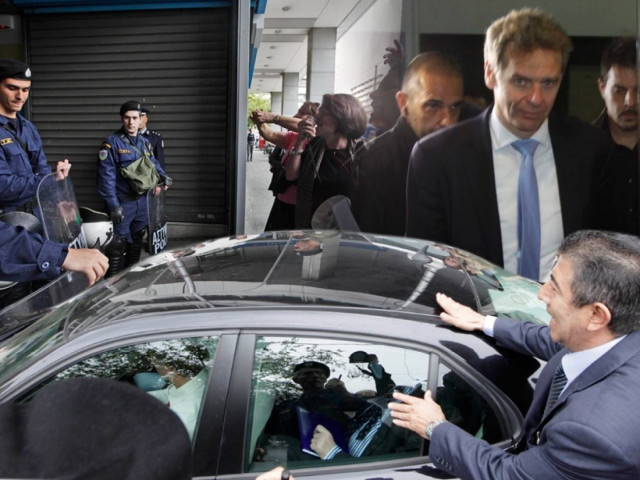 Με παρατράγουδα η υποδοχή της τρόικας