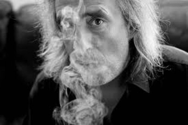 Ο Γραμματέας της ΝΔ «ακούει» Γιάννη Αγγελάκα