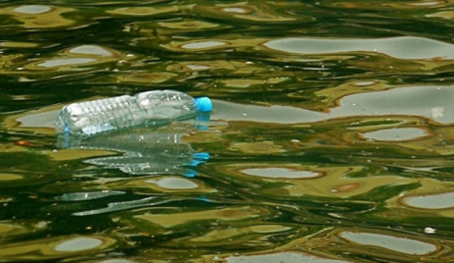 Απίστευτο! Ενα εκατ. τόνοι σκουπιδιών πλέουν... στον Ειρηνικό