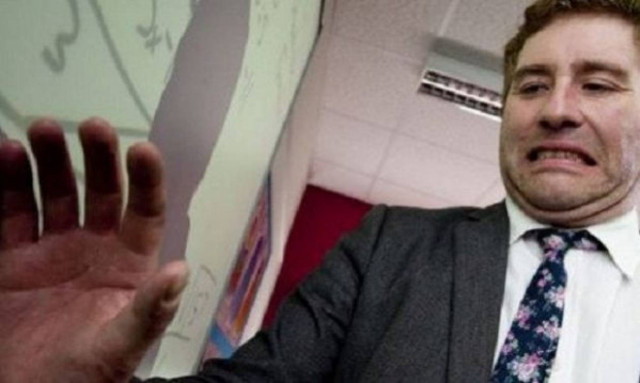 Απίστευτο! Δάσκαλος έχει αλλεργία...στο σχολείο!