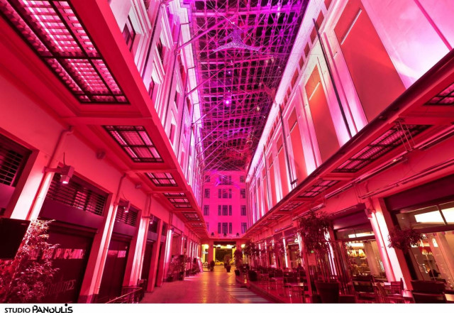 Η Στοά Σπυρομήλιου του CityLink φωταγωγήθηκε ροζ