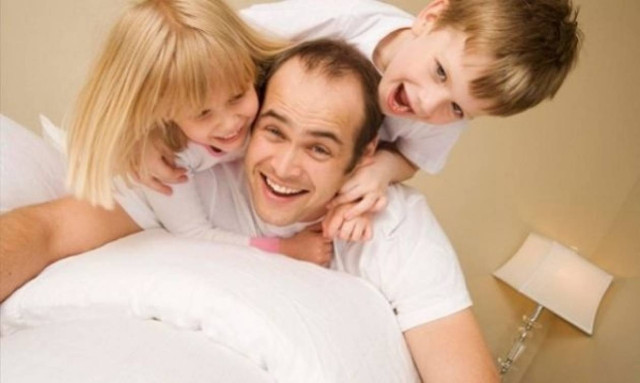 Δείτε τι συμβαίνει όταν τα παιδιά μένουν στο σπίτι με τον μπαμπά τους!